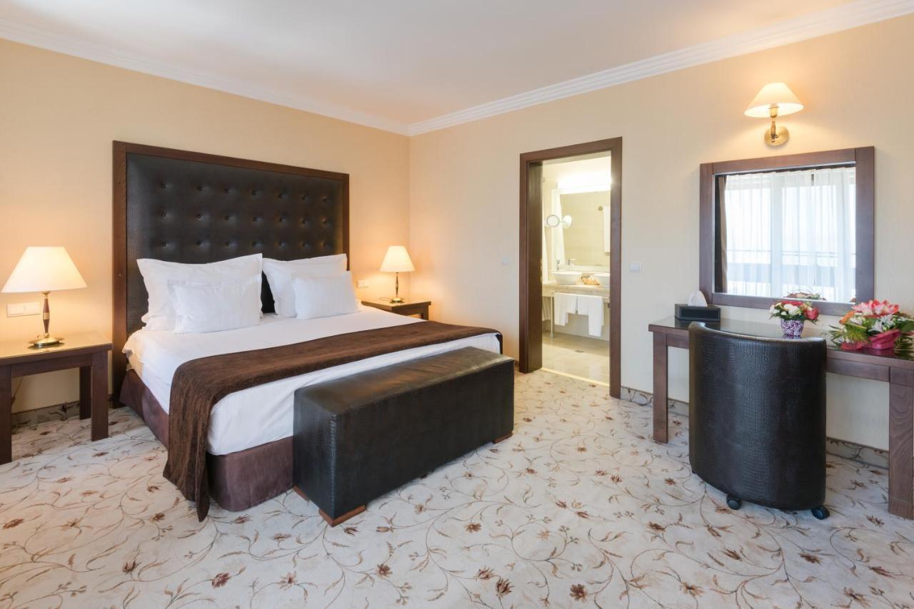 Maxi Park Hotel & Spa ヴェリングラード エクステリア 写真 A room at the hotel